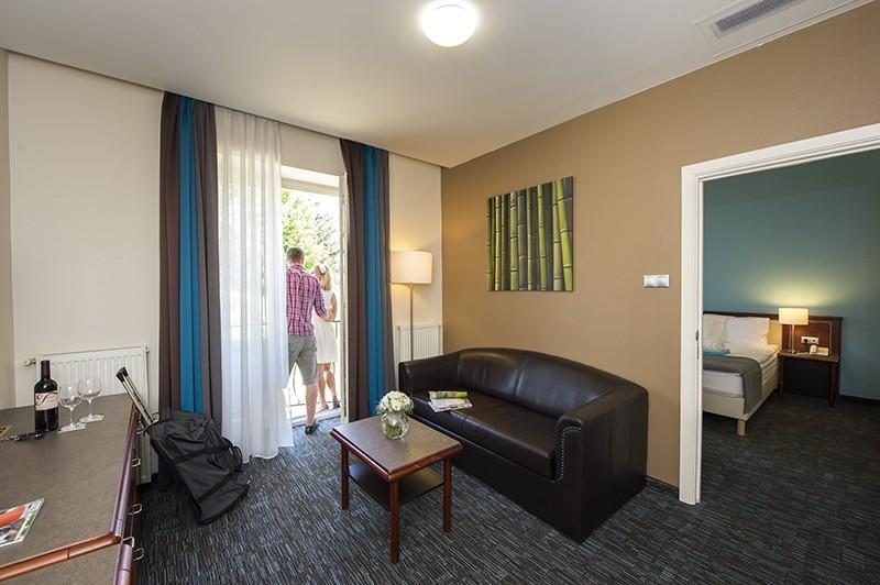 Old Lake Golf Hotel タタ 部屋 写真