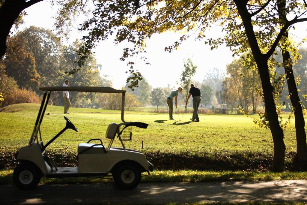 Old Lake Golf Hotel タタ エクステリア 写真
